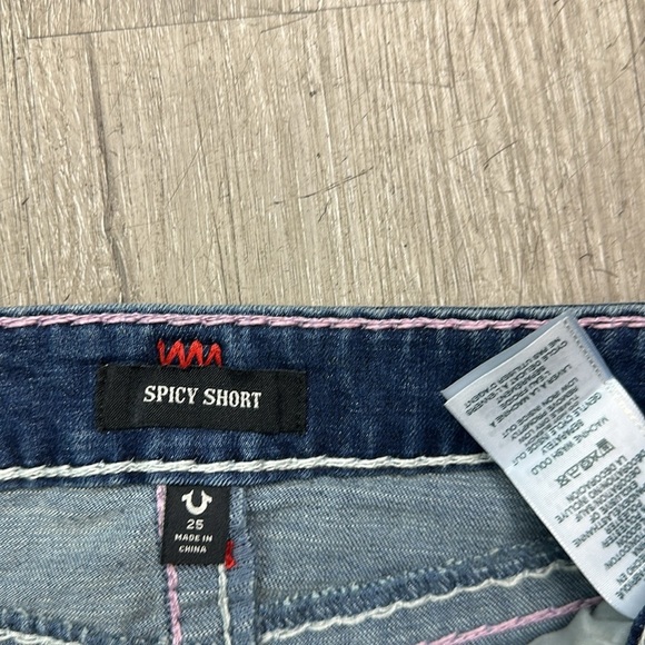 True Religion BEST SELLER
SPICY MID RISE SUPER T SHORT - Picture 11 of 11